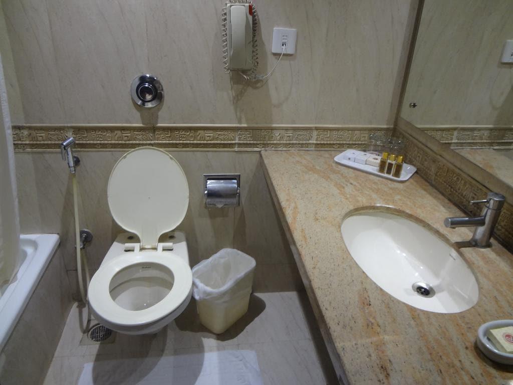 Executive Room, Bathtub