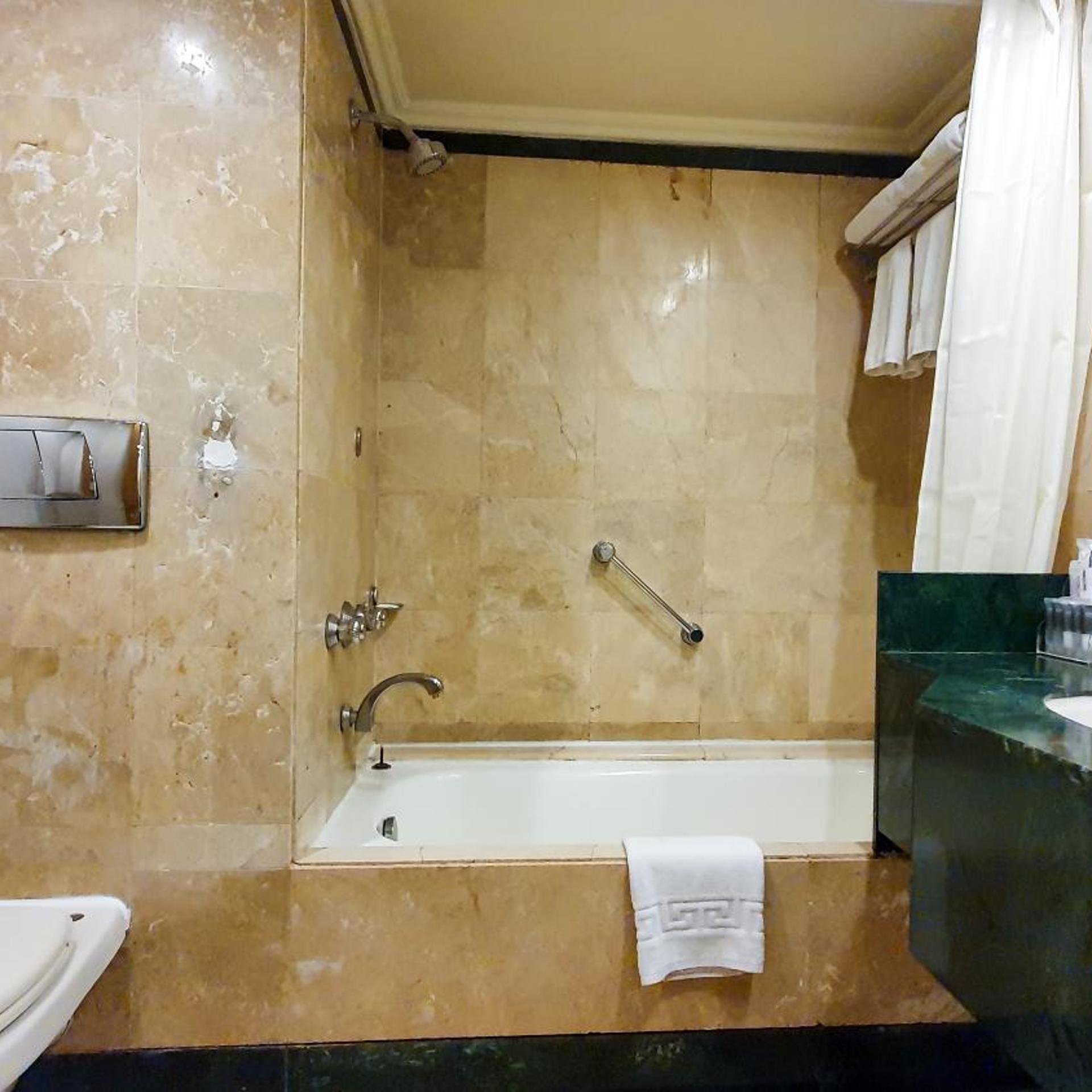 Deluxe Twin Room with Bathtub