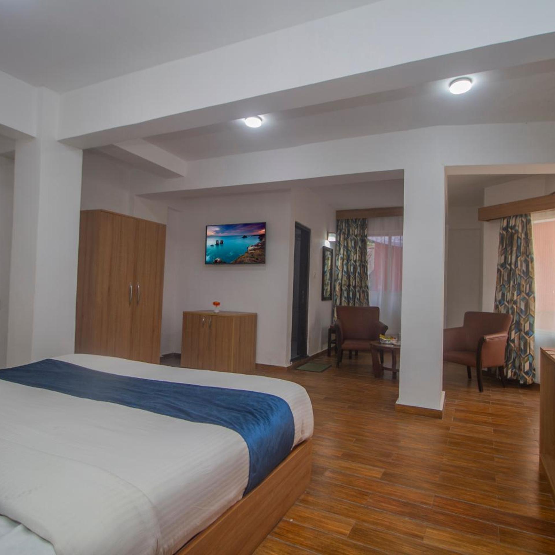 DOUBLE DELUXE KING BED