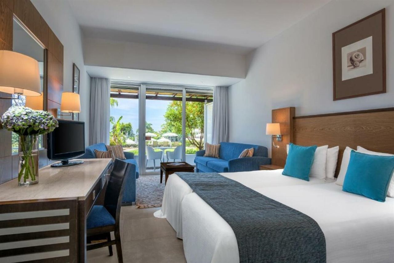 Bilder från hotellet Mediterranean Beach Hotel - nummer 1 av 78