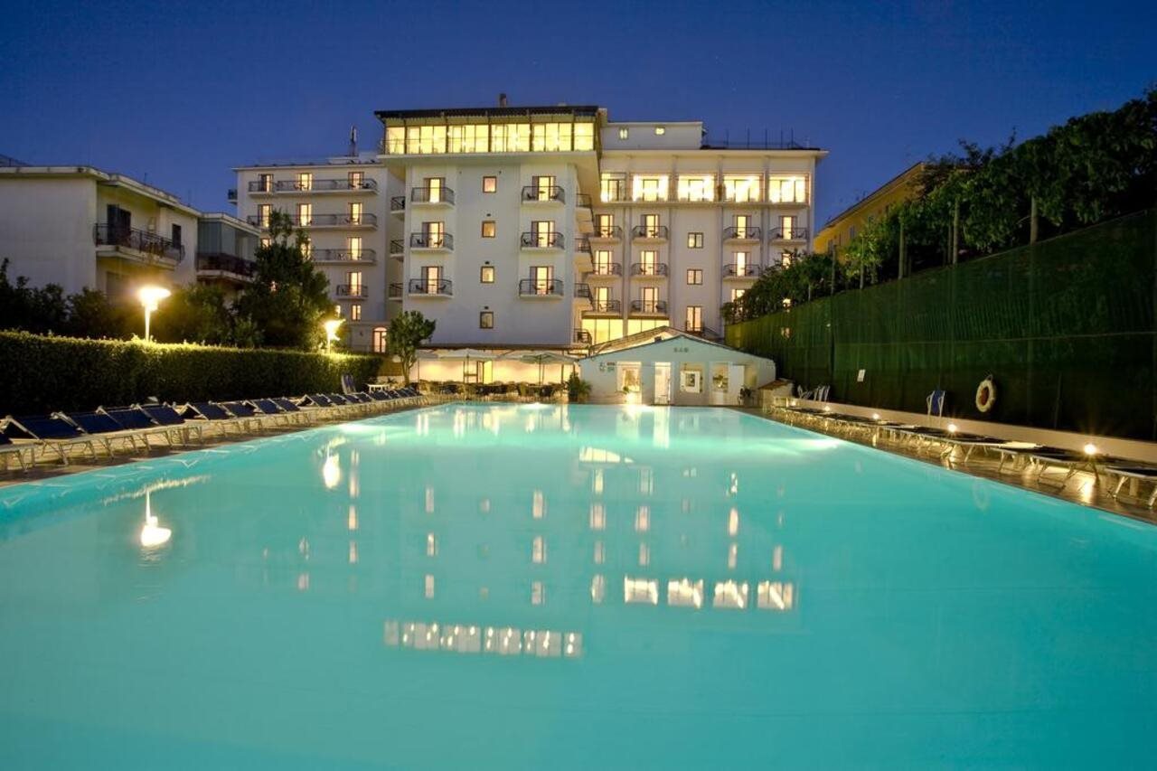 Hotellbilder av Grand Hotel Flora - nummer 1 av 51