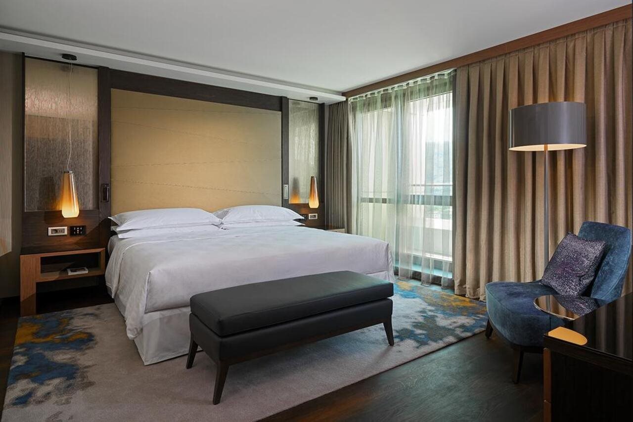 Hotel Sheraton Grand Tbilisi Metechi Palace, Georgien, Tiflis. Großes 2