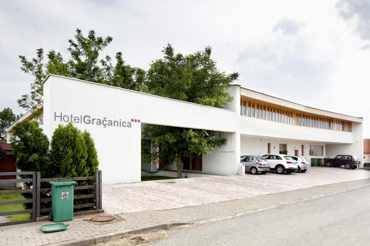 Hotel Gracanica Hotel Pristina, Kosovo, Gracanica. Großes 1