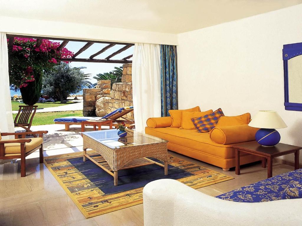 Bilder från hotellet Coral Beach Hotel and Resort - nummer 1 av 39