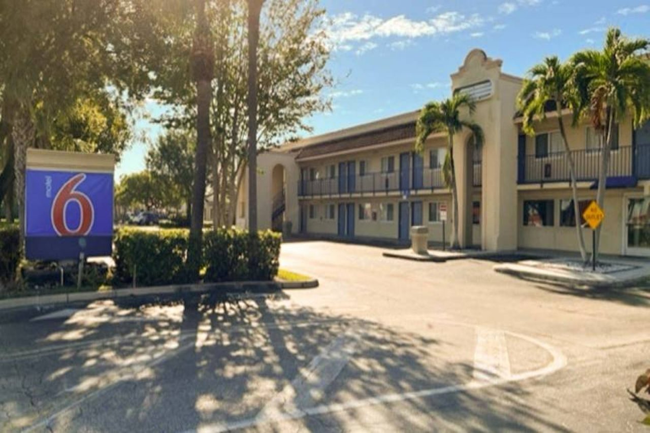 Motel 6 Riviera Beach, FL