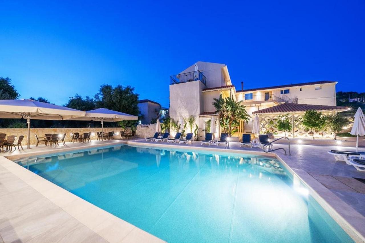 Makris Yialos Apartments