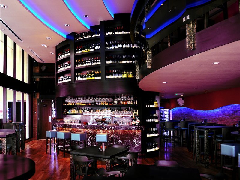 Hotel Ramada by Wyndham Abu Dhabi Downtown, Vereinigte Arabische Emirate, Abu Dhabi. Großes 1