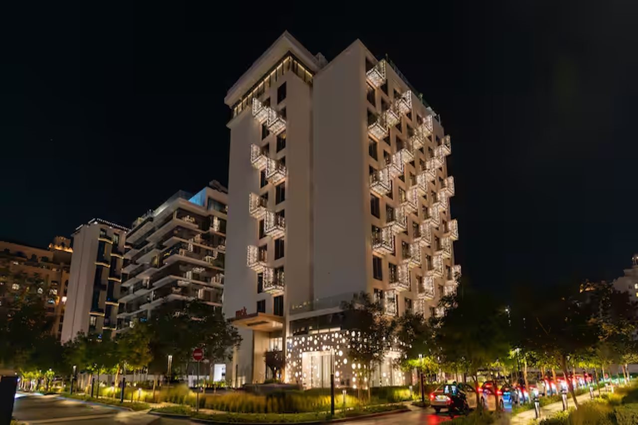 Hotel Tumbi Hotel Dubai The Palm, Tapestry Collection by Hilton, Vereinigte Arabische Emirate, Dubai. Großes 1