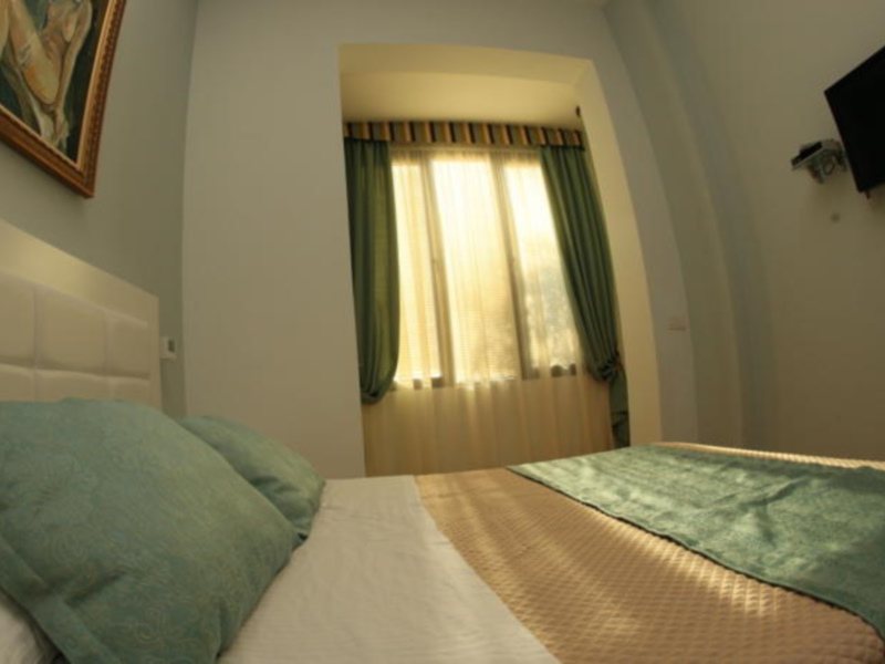 Hotel White City