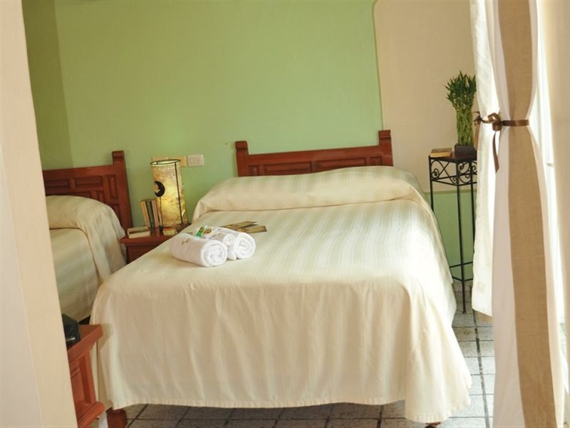 Hotel & Restaurante Bucaneros