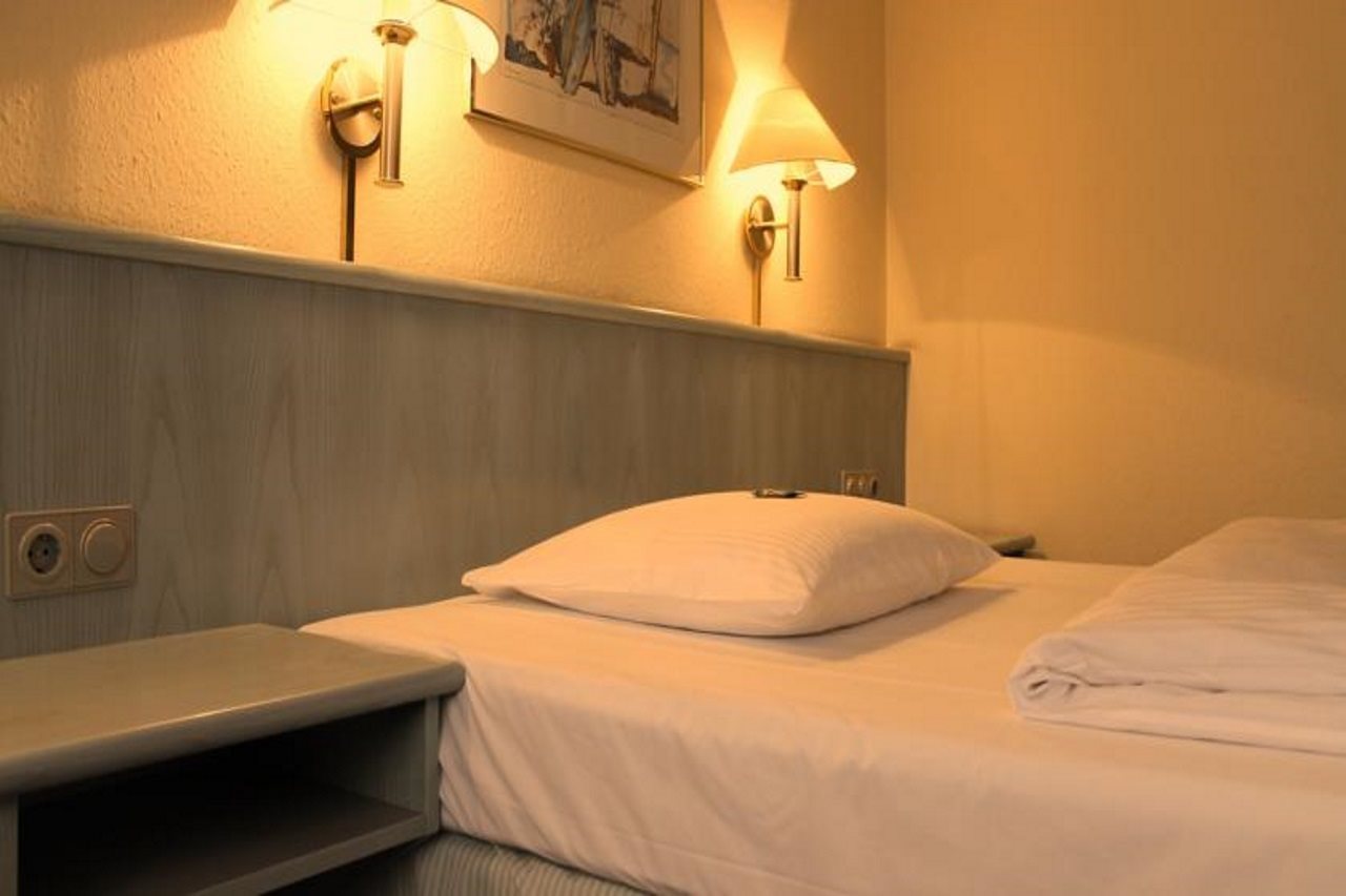 Hotel Mercure Hotel Stuttgart Zuffenhausen (ex Zuffenhausen Hotel), Deutschland, Stuttgart. Großes 2