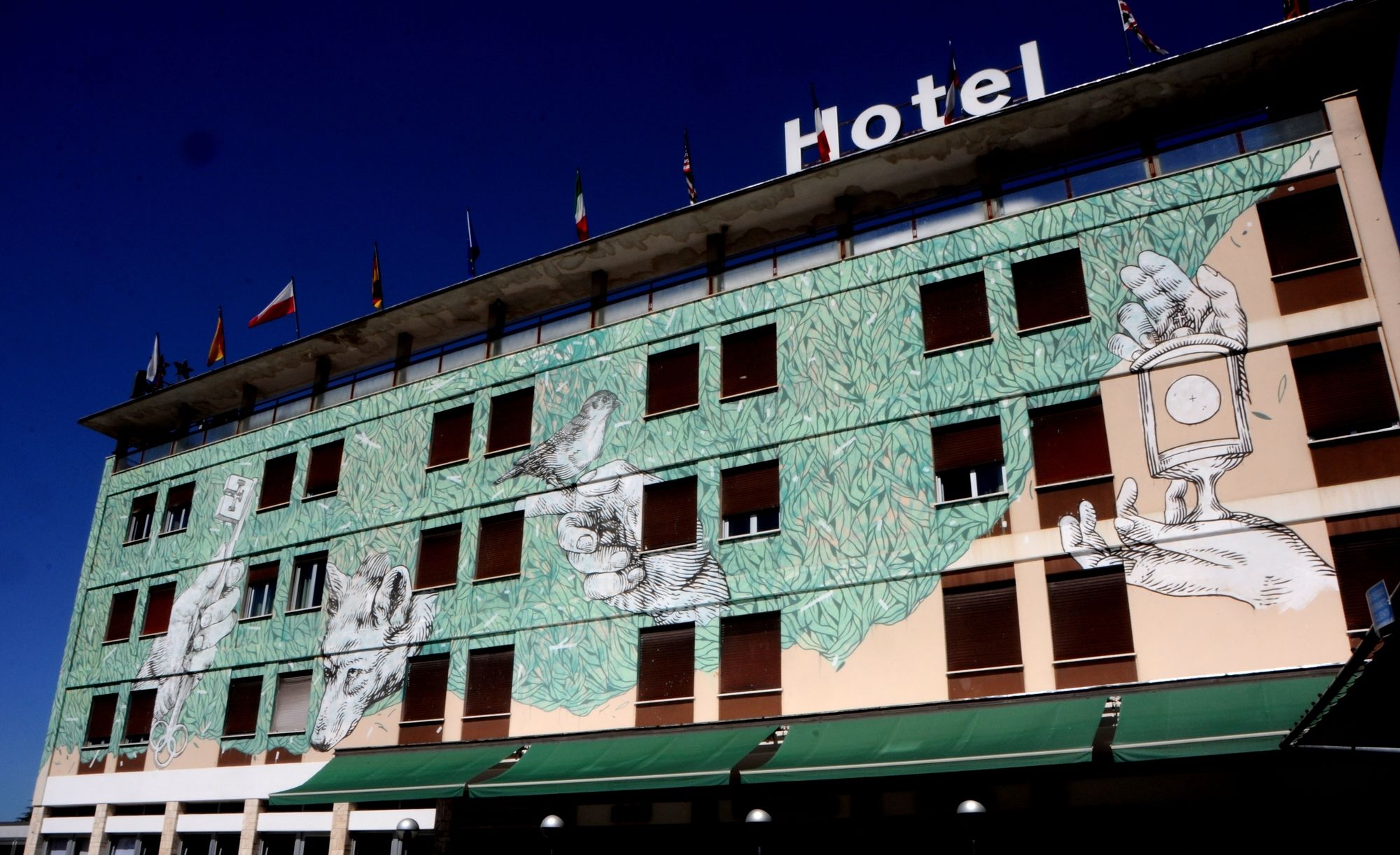 LH Hotel Arca Street Art