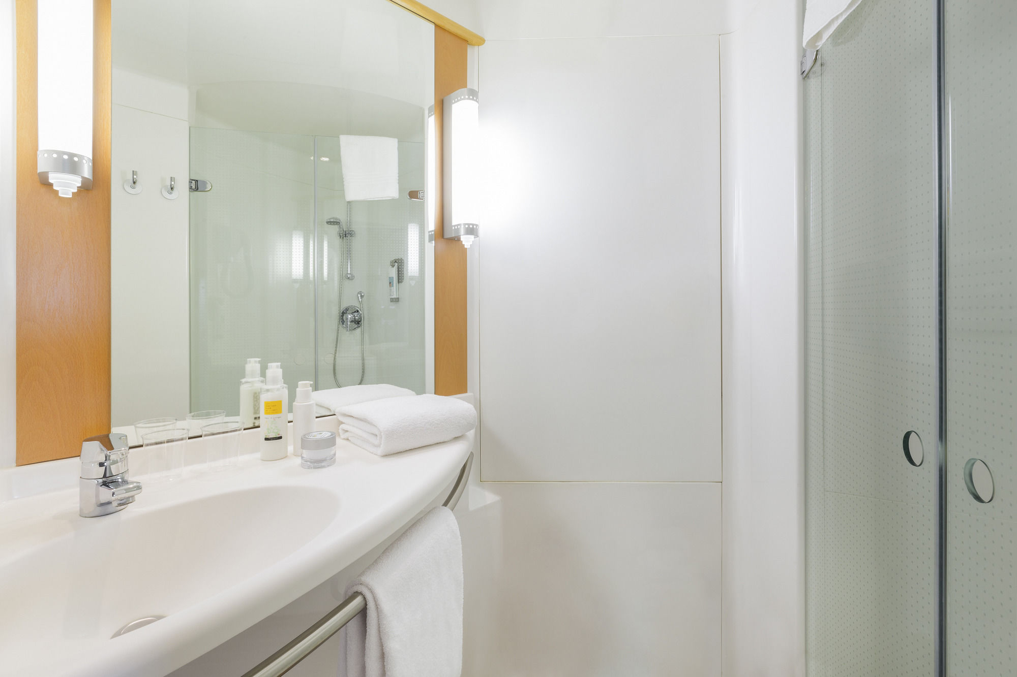 Hotel ibis Basel Bahnhof, Schweiz, Basel. Großes 2