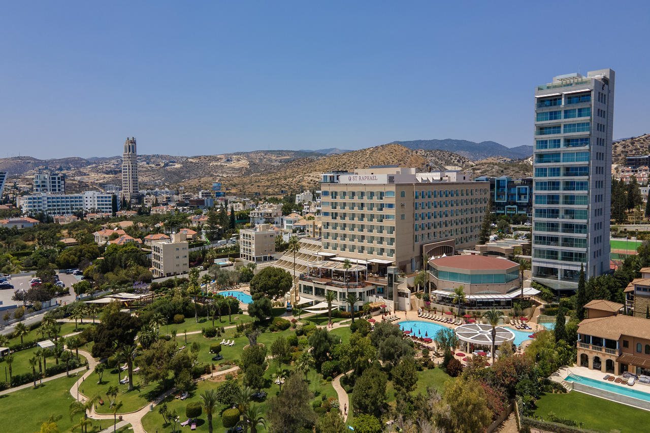 Bilder från hotellet St Raphael Resort - nummer 1 av 10