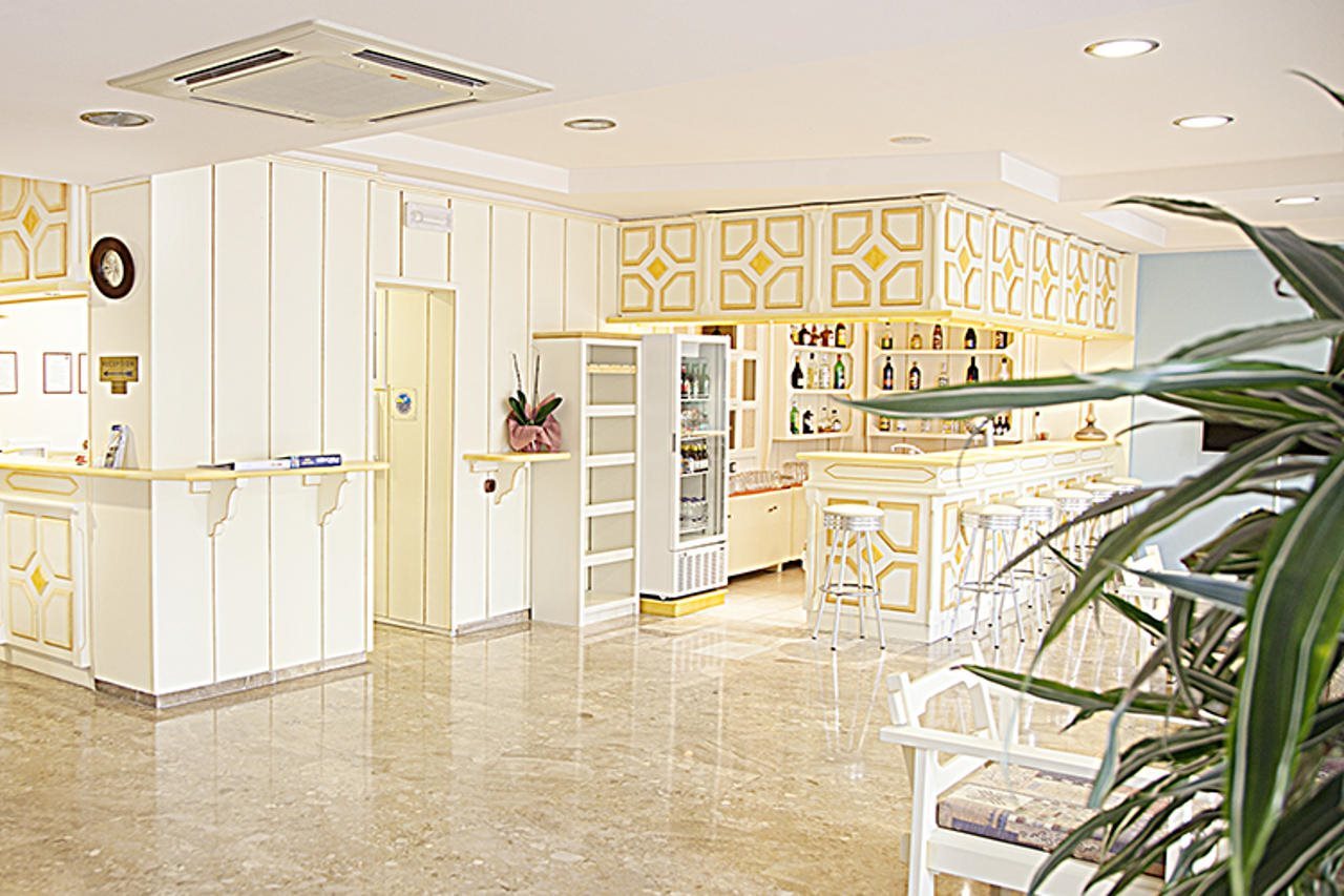 Bilder från hotellet Theonia Hotel - nummer 1 av 16