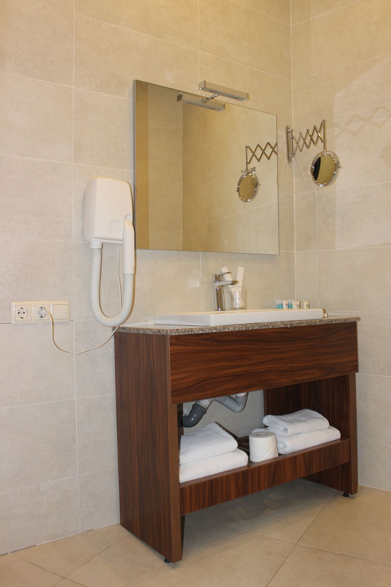 Hotel Astoria Tbilisi Hotel, Georgien, Tiflis. Großes 1